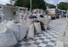 Limpian panteones para día de fieles difuntos