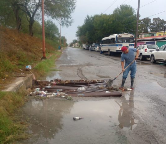 Previene COMAPA encharcamientos e inundaciones con limpieza de drenes y pluviales