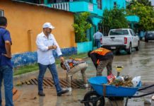 Supervisa Pepe Schekaibán limpieza de la red de canales pluviales en Tampico