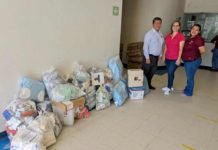 Myrna Flores entrega medicamento al HMI
