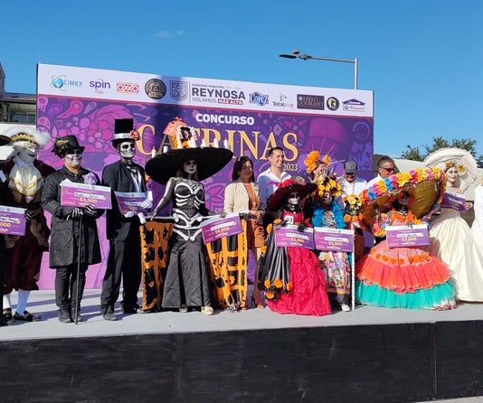Premian a la mejor catrina y catrín en fiestas de día de muertos
