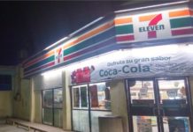Ratero amaga con pistola a empleados para asaltar tienda comercial