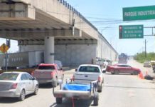Rateros amagan a su víctima para quitarle su unidad y huir