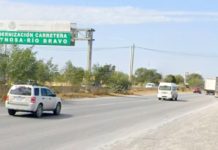 Rateros amagan con violencia a su víctima para robarle su unidad
