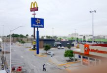 Rateros se roban unidad de estacionamiento de plaza comercial Del Río