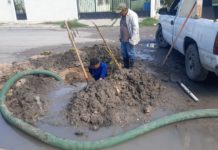 Atendió COMAPA fuga de agua potable en colonia Presa la Laguna
