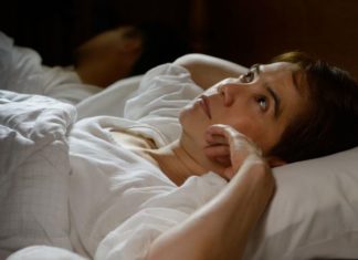 Cómo lo que pensamos antes de dormir afecta la calidad del sueño