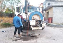Trabajan Municipio y COMAPA en limpieza de drenaje sanitario en varios sectores