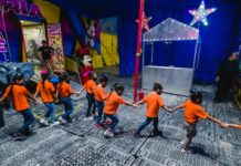 Disfrutan niños y abuelitos de función de circo