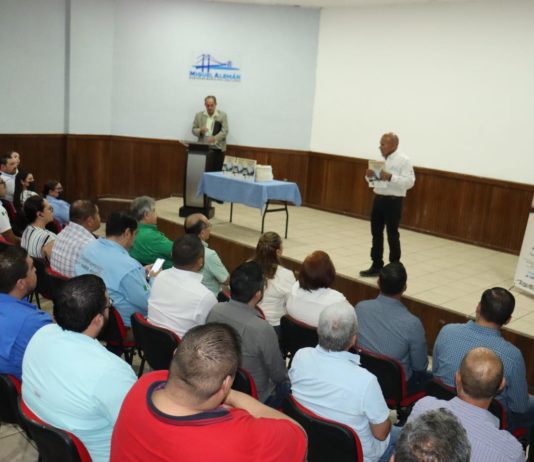 Entregan libro “Pasión y Fervor por Miguel Alemán, Tamaulipas”