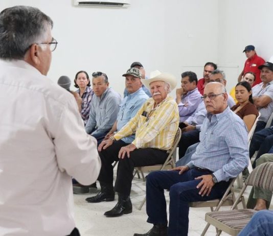 Participan en reunión de usuarios de riego 026