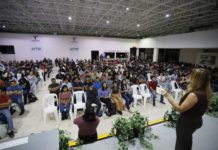 Universitarios participan en conferencia “Relaciones Sanas desde el Amor Propio”