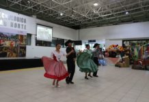 Celebran universitarios desfile de la Revolución Mexicana
