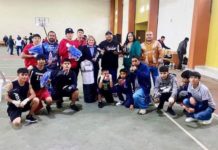 Entregan material deportivo al club a Lealtad Villa Box