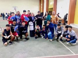Entregan material deportivo al club a Lealtad Villa Box