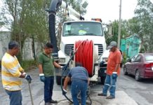 Se benefician vecinos de fraccionamiento Las Pirámides con desazolve de drenaje sanitario