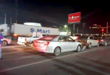 Accidente vial deja cuantiosos daños, leves lesiones, y caos vehicular