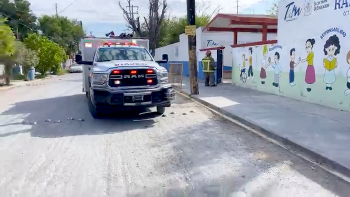 Bomberos atienden llamado de conato de incendio en escuela del Olmo (2)