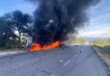 Arde unidad en carretera a Jaumave dejando daños