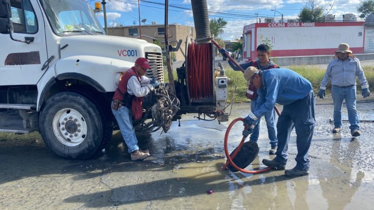 Atendió COMAPA reportes de fugas de agua residual en Hacienda Bugambilias