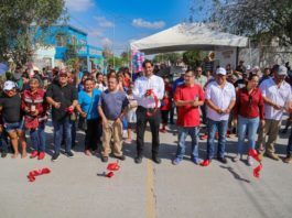 Reciben familias pavimentación por 5.1 MDP y reconocen labor de Carlos Peña Ortiz