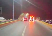 Salvan a mujer que intentó presuntamente aventarse de puente vehicular