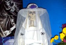 Siguen celebrando feligreses cultos a la Santísima Muerte