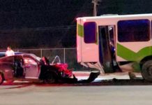 Sufre accidente y queda semi-prensada en su unidad en carretera Río Bravo-Reynosa