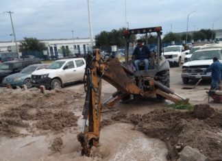 Inició COMAPA reparación de fugas de agua potable en Villa Florida y Jarachina Sur