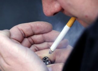 La sorprendente decisión de Nueva Zelanda de revocar su revolucionario veto total a la venta de cigarrillos