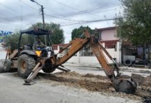 Inició COMAPA maniobras de rehabilitación de drenaje sanitario en la colonia Longoria