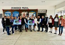 Entregan computadoras a estudiantes del Cobat 14