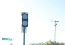 Instalan semáforo preventivo en Carretera Ribereña y la entrada al Centro de Salud con Servicios Ampliados en Camargo