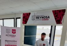 Instala Alcalde Carlos Peña Ortiz módulo de información en puente Reynosa-Hidalgo