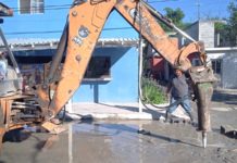 Trabaja COMAPA en la reparación de una fuga de agua potable en la colonia Burocrática
