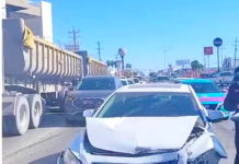 Accidente de unidades sobre concurrido boulevard deja cuantiosos daños y caos vial