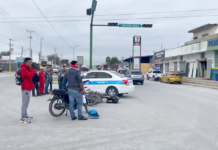 Accidente vial deja daños materiales y leves lesiones en motociclista