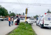 Accidente vial deja lesionados, daños, y caos en La Cañada