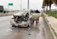Aparatoso accidente vial deja daños y caos vehicular en el Colosio