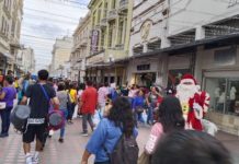 Consumidores abarrotan centro de Tampico por compras navideñas