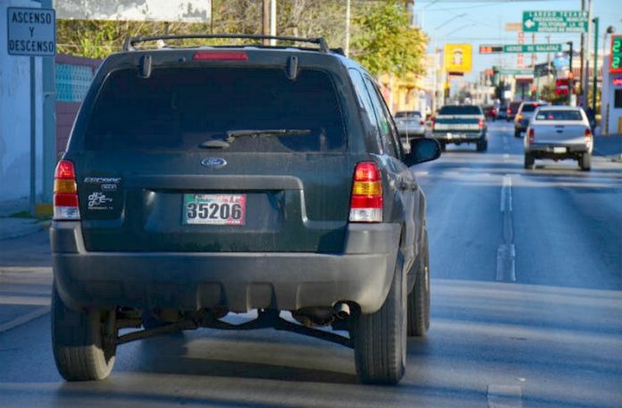 Diputada aprueba regularización de vehículos extranjeros (1)