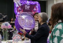 Inaugura María de Villarreal el bazar navideño “Un difciembre para recordar”