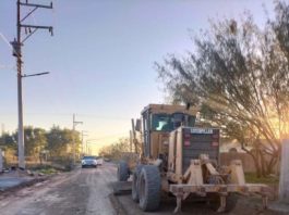 Realizan nivelación y encalichamiento de calles en colonias de Camargo
