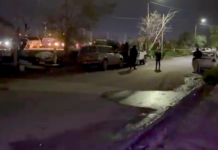 Hallan camioneta al parecer con dos muertos en apartada colonia popular