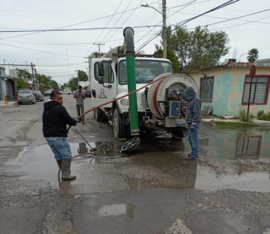 Sondeó COMAPA drenaje sanitario en Jardines Coloniales