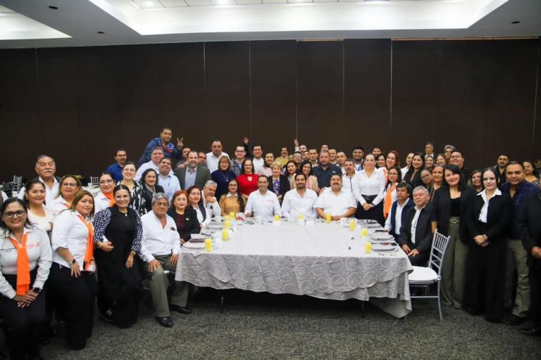 Reconoce magisterio apoyo de Carlos Peña Ortiz a la educación en Reynosa