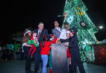 Acompañado por más de 7 Mil reynosenses el Alcalde Carlos Peña Ortiz encendió el Pino de Navidad