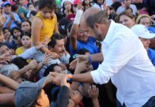 Acompaña Pepe Schekaibán a Colonia Borreguera en posada navideña