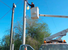 Realizan trabajos de mantenimiento y reposición de luminarias en el Poblado Venecia