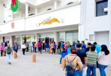 Largas filas de contribuyentes cumplidores al pagar impuesto predial